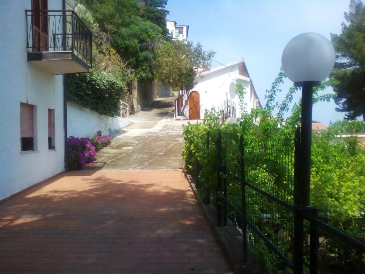 Testa Di Monaco - Basic Beach Accommodations Капо-д'Орландо Экстерьер фото