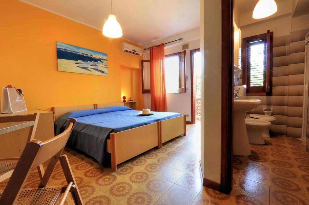 Testa Di Monaco - Basic Beach Accommodations Капо-д'Орландо Экстерьер фото